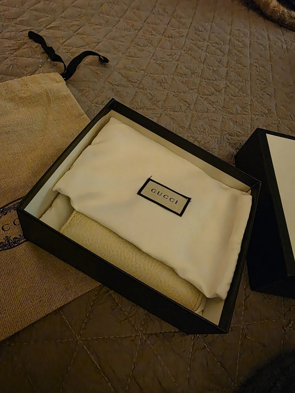 Gucci Interlocking G Bifold Wallet in a beige/LIKE NEW CONDITION/ FULL INCLUSION - Picture 13 of 13